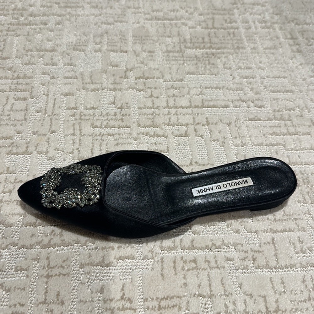 *left shoe only* Manolo Blahnik Hangisi Flat Satin Mule 7.5